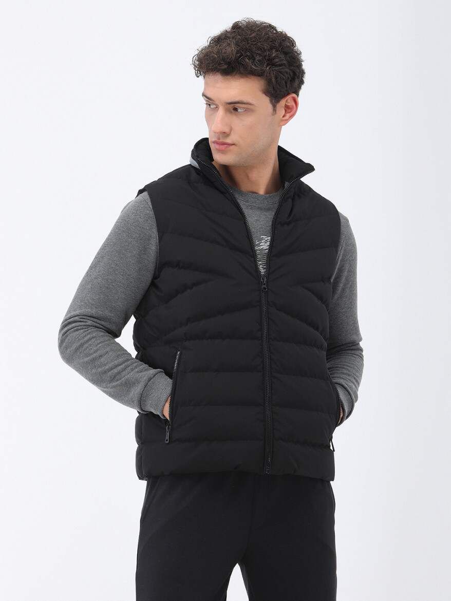 Siyah Regular Fit Kapüşonlu Casual Dokuma Spor Yelek - KİP
