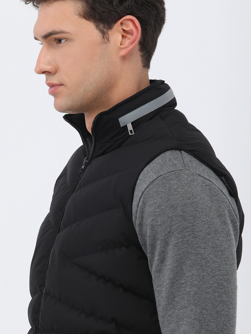 Siyah Regular Fit Kapüşonlu Casual Dokuma Spor Yelek - 3