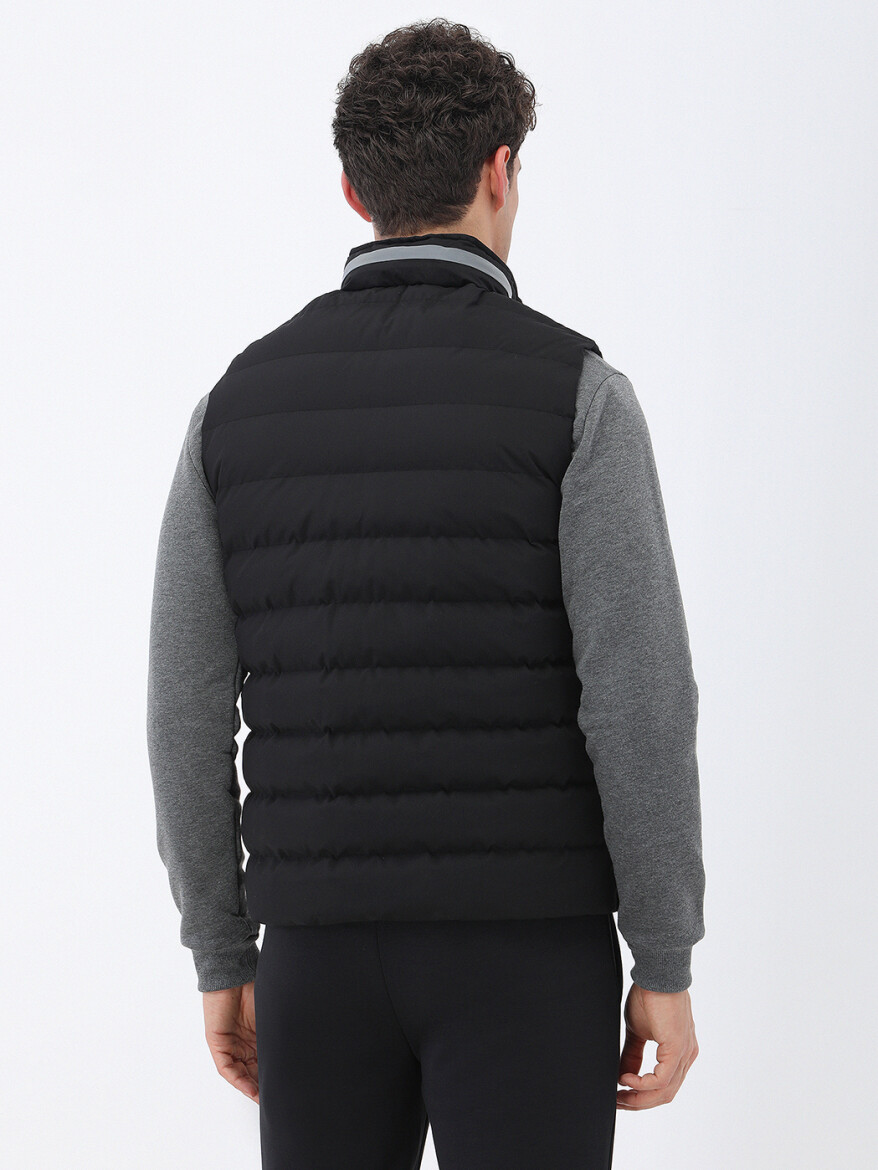 Siyah Regular Fit Kapüşonlu Casual Dokuma Spor Yelek - 4