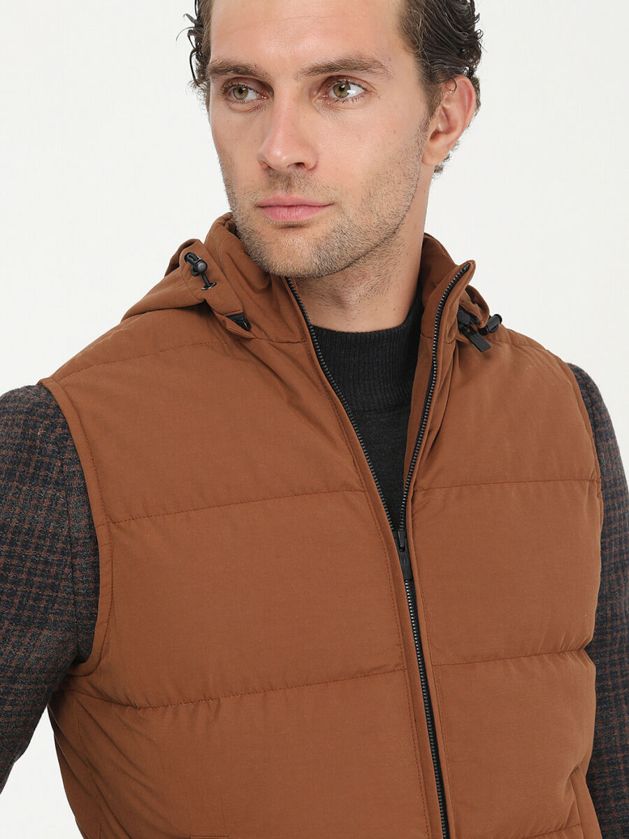 Tile Red Regular Fit Hooded Casual Weaving Puffer Vest - 2