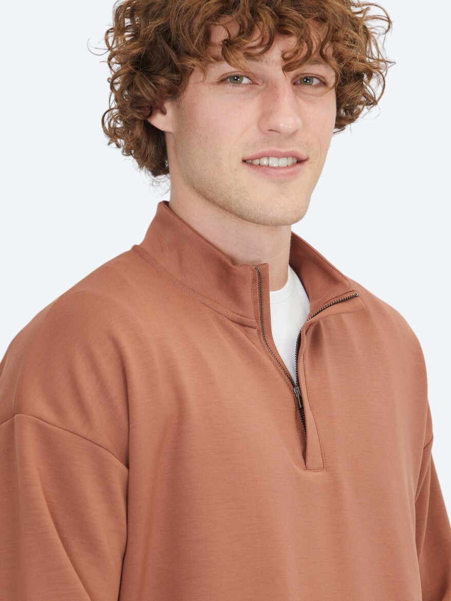 Tile Red Turtleneck Plain Sweatshirt - 3