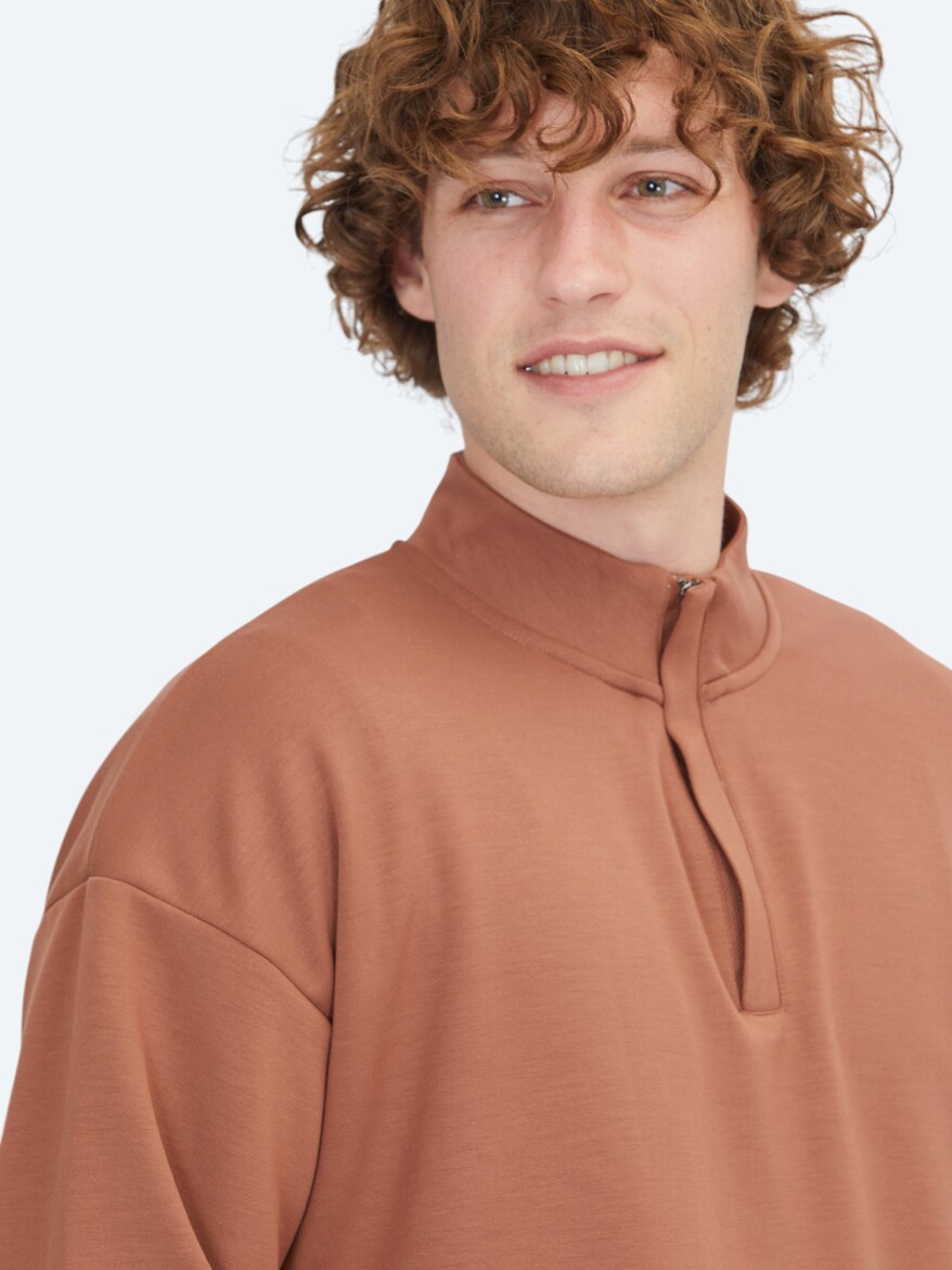 Tile Red Turtleneck Plain Sweatshirt - 4