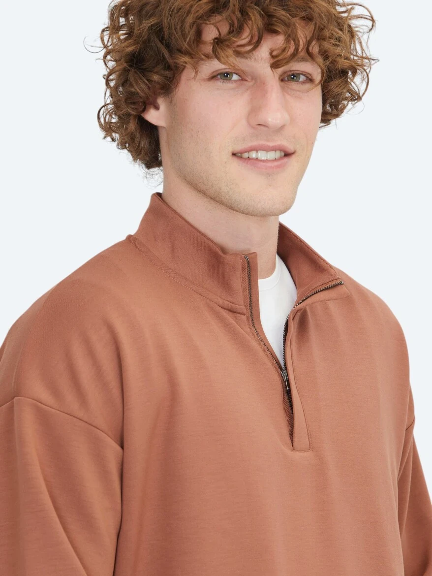 Tile Red Turtleneck Sweatshirt - 3